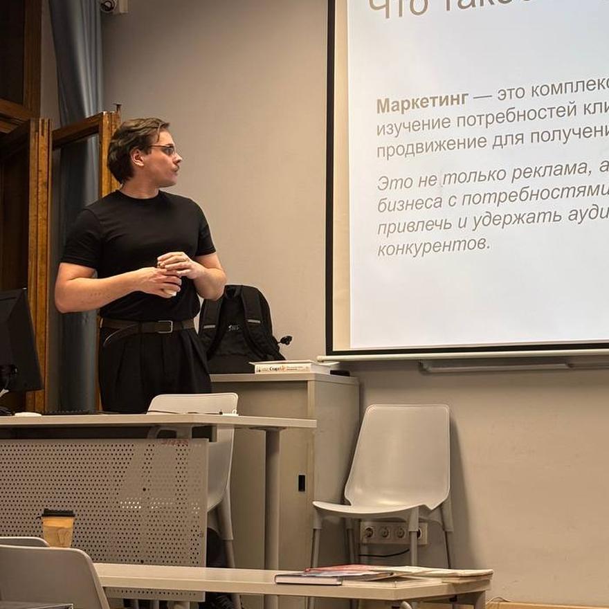 Максим Фетисов читает гостевую лекцию «Что такое маркетинг?» в КБТУ